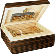 Laden Sie das Bild in den Galerie-Viewer, Adorini Humidor Novara- Deluxe - Kapazität: ca. 75 Zigarren
